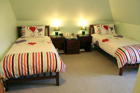 Cambridge House Bed & Breakfast - Tourism Caloundra 10