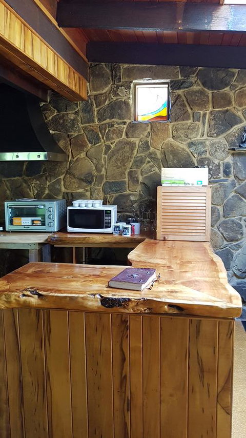 Whispering Hills Retreat - Tourism Caloundra 8