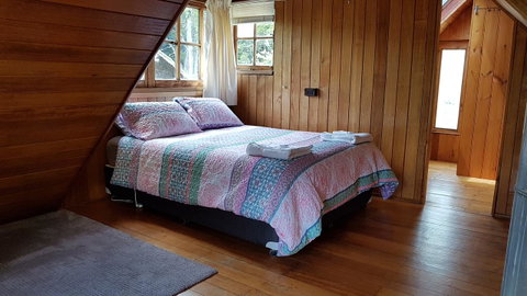 Whispering Hills Retreat - Tourism Caloundra 2
