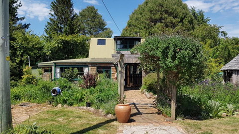 Whispering Hills Retreat - Tourism Caloundra 1