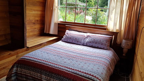 Whispering Hills Retreat - Tourism Caloundra 3