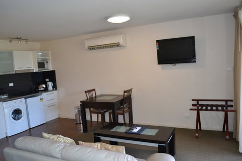 Lufra Hotel And Apartments - Tourism Caloundra 21