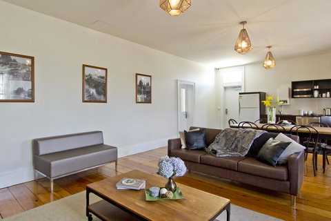 Deloraine Hotel - Tourism Caloundra 23