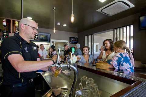 Deloraine Hotel - Tourism Caloundra 12