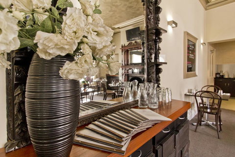 Deloraine Hotel - Tourism Caloundra 29