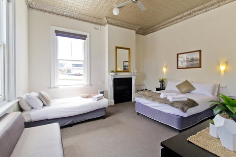 Deloraine Hotel - Tourism Caloundra 22