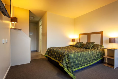 Mornington Inn - Tourism Caloundra 2