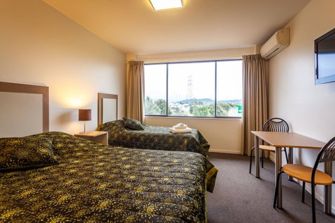 Mornington Inn - Tourism Caloundra 1