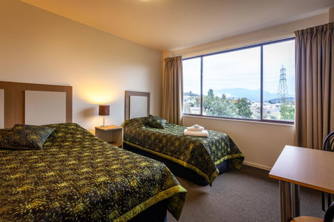 Mornington Inn - Tourism Caloundra 0