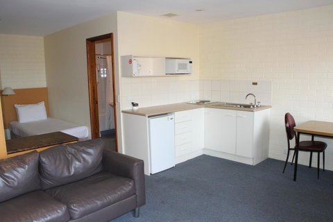 Bay Hotel Apartments - Tourism Caloundra 28
