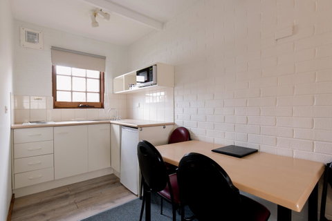 Bay Hotel Apartments - Tourism Caloundra 3
