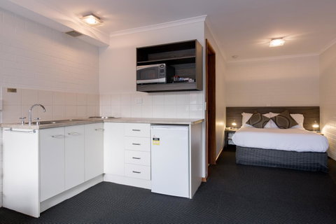 Bay Hotel Apartments - Tourism Caloundra 23