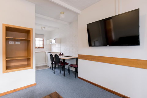 Bay Hotel Apartments - Tourism Caloundra 36