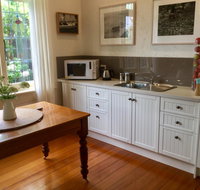 Sandy Bay Cottage - Tourism Caloundra