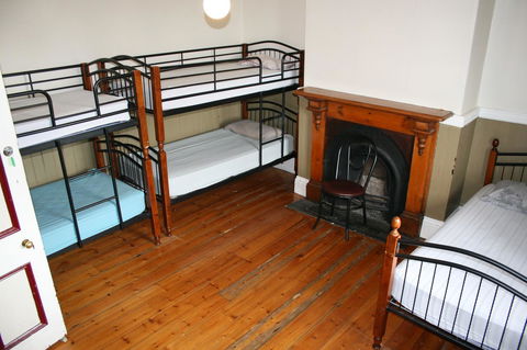 Arthouse Hostel - Tourism Caloundra 1