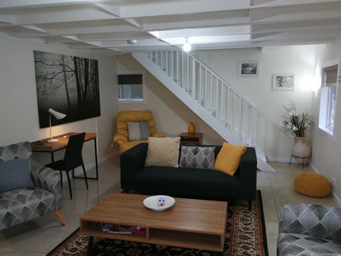 Hilltop Cottages - Tourism Caloundra 2