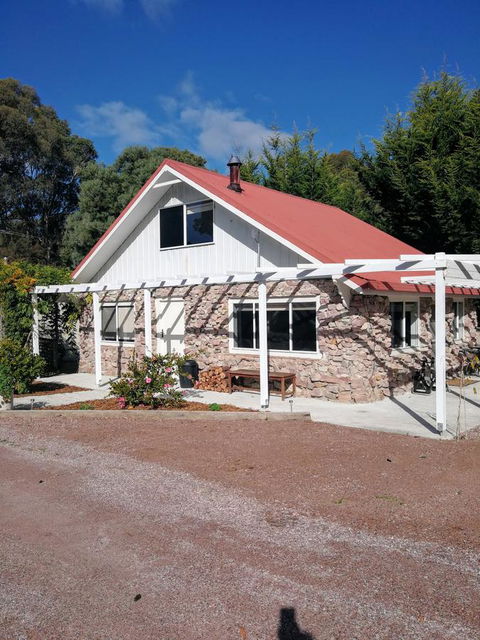 Hilltop Cottages - Tourism Caloundra 0