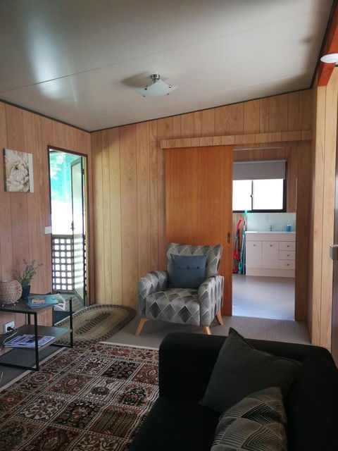 Hilltop Cottages - Tourism Caloundra 14