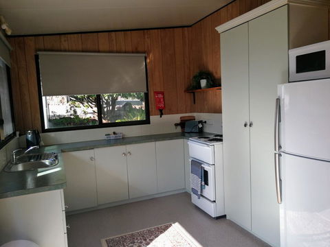 Hilltop Cottages - Tourism Caloundra 11