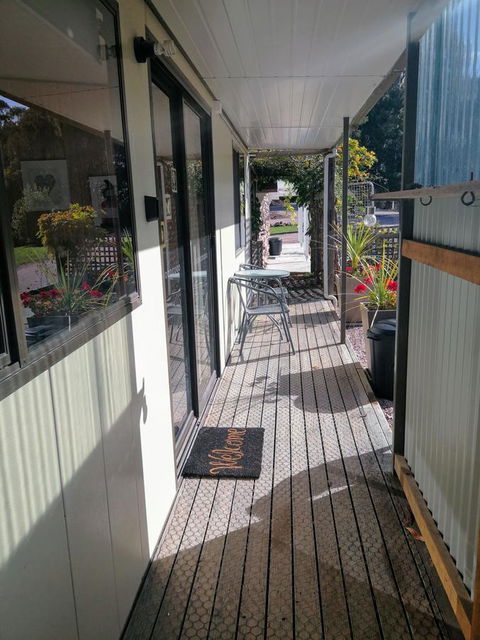 Hilltop Cottages - Tourism Caloundra 19