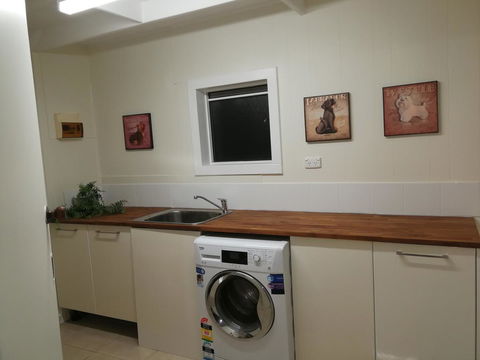 Hilltop Cottages - Tourism Caloundra 4