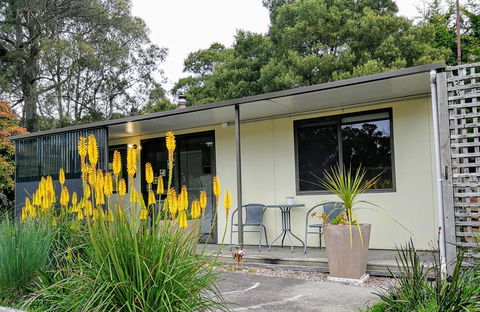 Hilltop Cottages - Tourism Caloundra 9