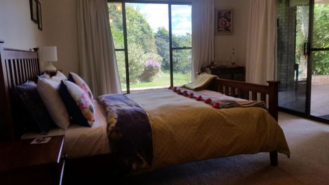 Beezneez B&B - Tourism Caloundra 1