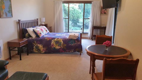 Beezneez B&B - Tourism Caloundra 2