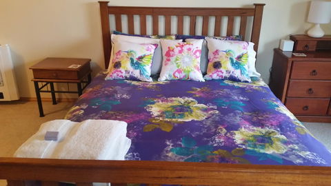 Beezneez B&B - Tourism Caloundra 3