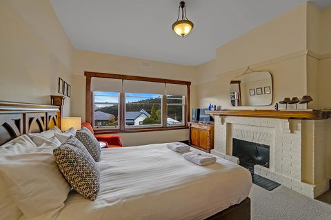 Gorgeous Hobart Accommodation - Park On Park - New Town - Tourism Caloundra 2