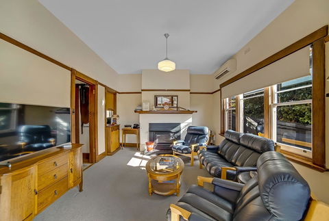 Gorgeous Hobart Accommodation - Park On Park - New Town - Tourism Caloundra 9