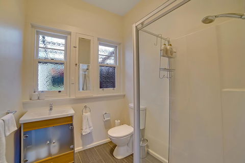 Gorgeous Hobart Accommodation - Park On Park - New Town - Tourism Caloundra 42