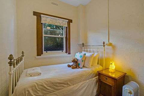 Gorgeous Hobart Accommodation - Park On Park - New Town - Tourism Caloundra 32