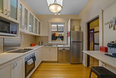 Gorgeous Hobart Accommodation - Park On Park - New Town - Tourism Caloundra 19