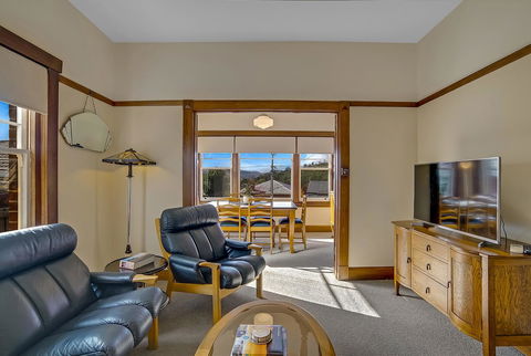 Gorgeous Hobart Accommodation - Park On Park - New Town - Tourism Caloundra 10