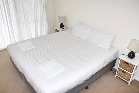 Seaview Apartment - Tourism Caloundra 3