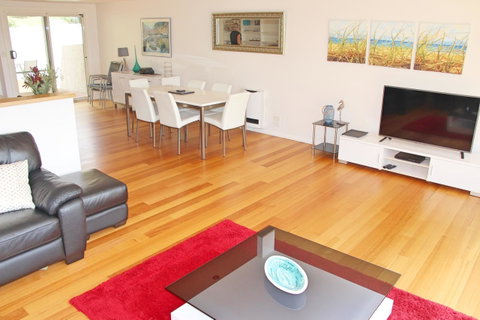 Seaview Apartment - Tourism Caloundra 7