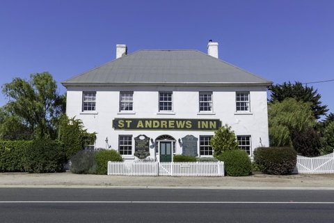 St Andrews Inn - Tourism Caloundra 0