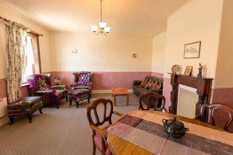 St Andrews Inn - Tourism Caloundra 10
