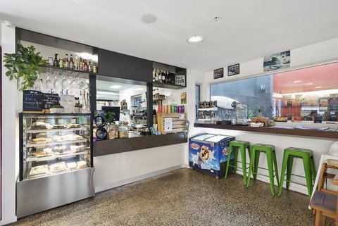 The Island Accommodation - Tourism Caloundra 21