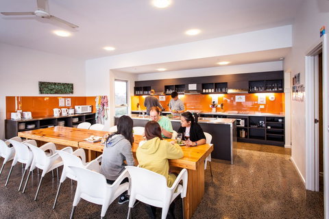 The Island Accommodation - Tourism Caloundra 19