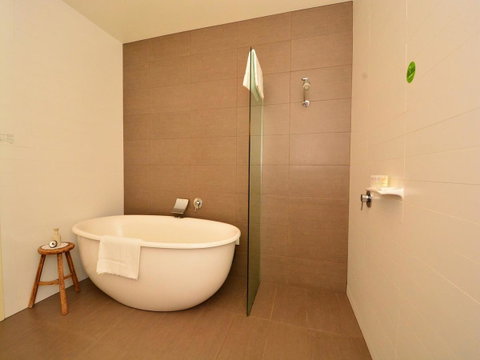 Mornington Hotel - Tourism Caloundra 28