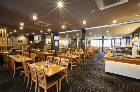 Mornington Hotel - Tourism Caloundra 11