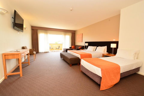 Mornington Hotel - Tourism Caloundra 2