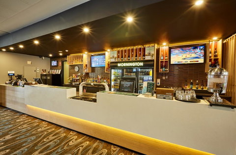 Mornington Hotel - Tourism Caloundra 8