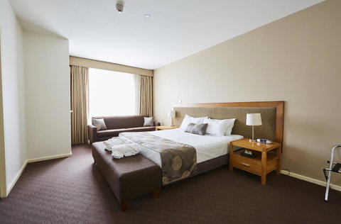 Mornington Hotel - Tourism Caloundra 0