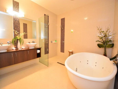 Mornington Hotel - Tourism Caloundra 25