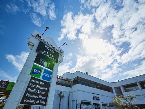 Mornington Hotel - Tourism Caloundra 4