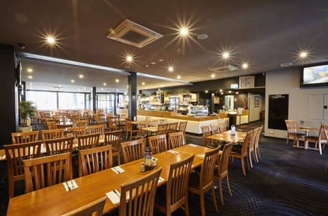 Mornington Hotel - Tourism Caloundra 9