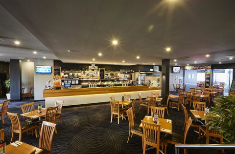 Mornington Hotel - Tourism Caloundra 10